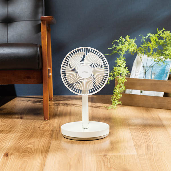 折りたたみコードレスリビングファン　ホワイト